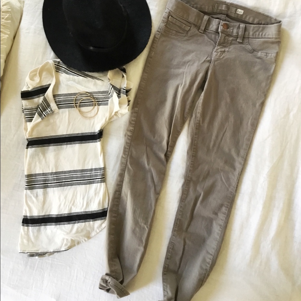 J Brand ankle skinny size 26 khaki, flaw